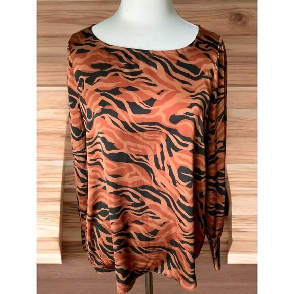 Tahari Womens Long Sleeve Tiger Print Polyester Blend Blouse Button Cuffs Medium - Picture 2 of 8